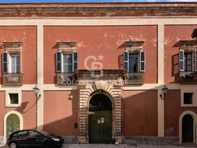 Locale in vendita di 153 m² in Via Colonne, 57