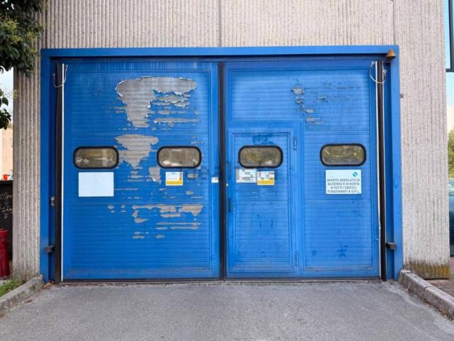 Locale in vendita di 153 m² in Via Divisione Folgore, 9