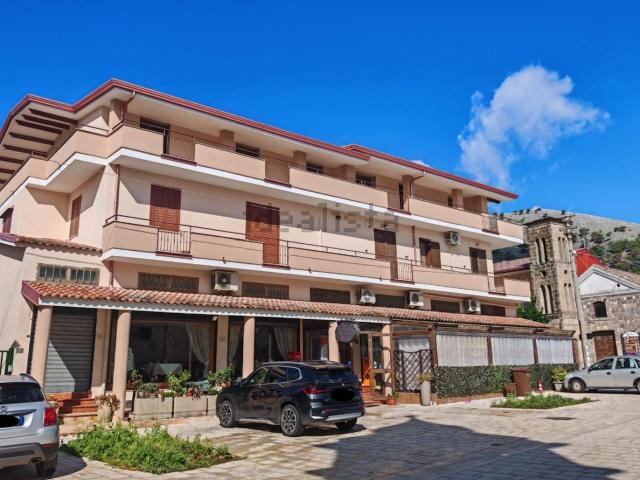 Locale in vendita di 153 m² in Via Iadevaia, 8
