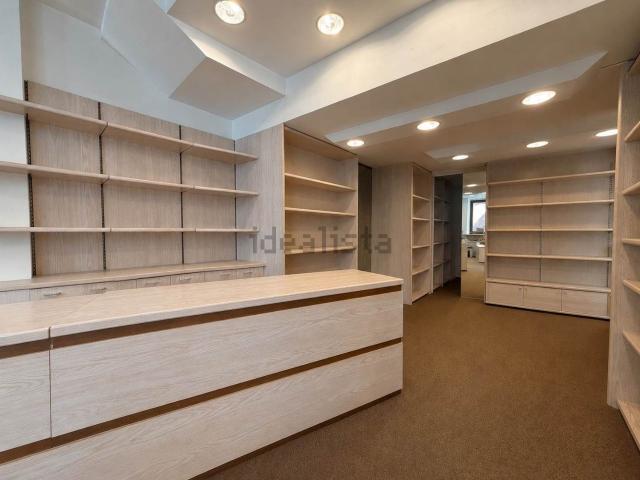 Locale in vendita di 153 m² in Via San Vittore, 134