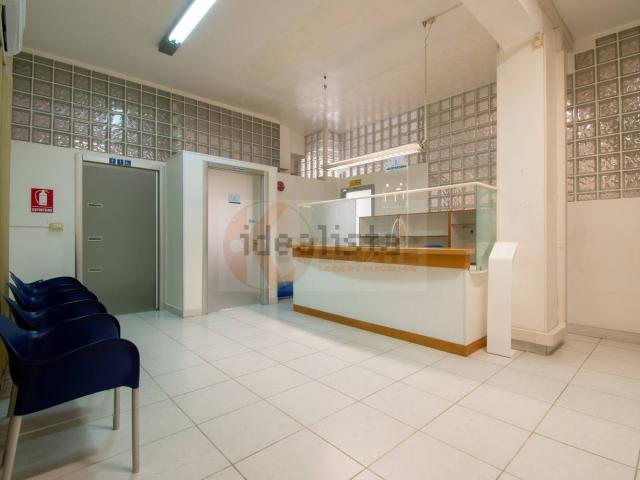 Locale in vendita di 153 m² in Via Sassari, 61