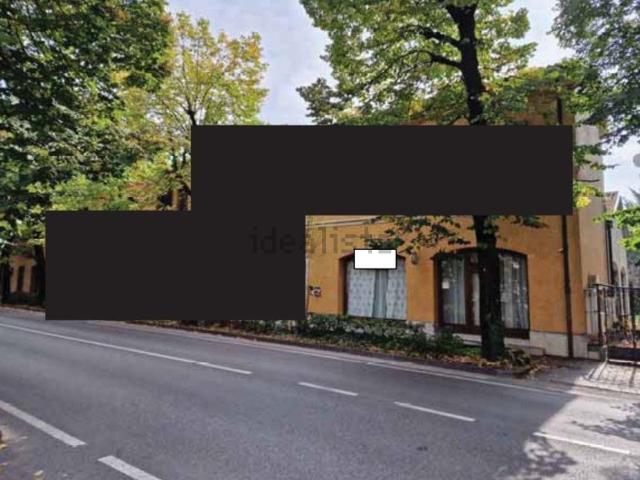 Locale in vendita di 153 m² in Corso Mazzini Giuseppe, 15