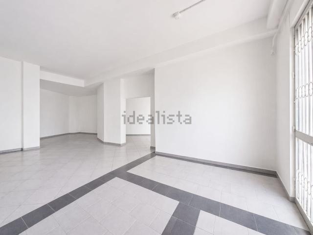 Locale in vendita di 154 m² in Via Armando Diaz
