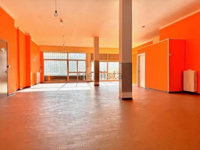 Locale in vendita di 154 m² in Via Giovanni XXIII