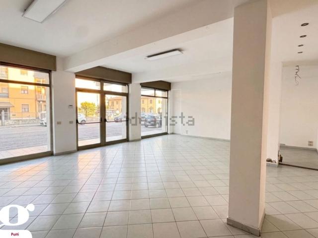 Locale in vendita di 154 m² in Via Padre Pio da Pietralcina, 1