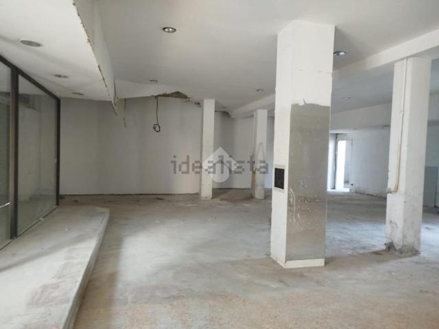 Locale in vendita di 154 m² in Via Roma, 21