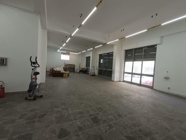 Locale in vendita di 154 m² in Salita Stazione Santa Caterina, 21