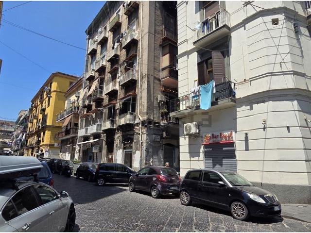 Locale in vendita di 155 m² in Via Camillo Porzio, 86