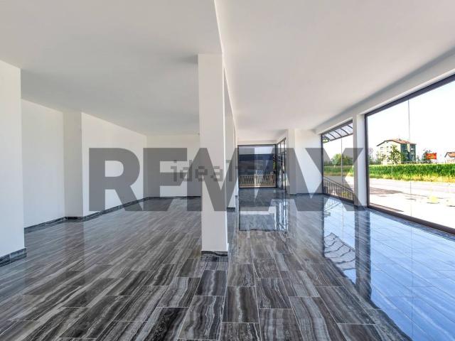 Locale in vendita di 155 m² in Via Circonvalazione, 16