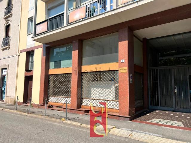 Locale in vendita di 155 m² in Via Achille Cadolini