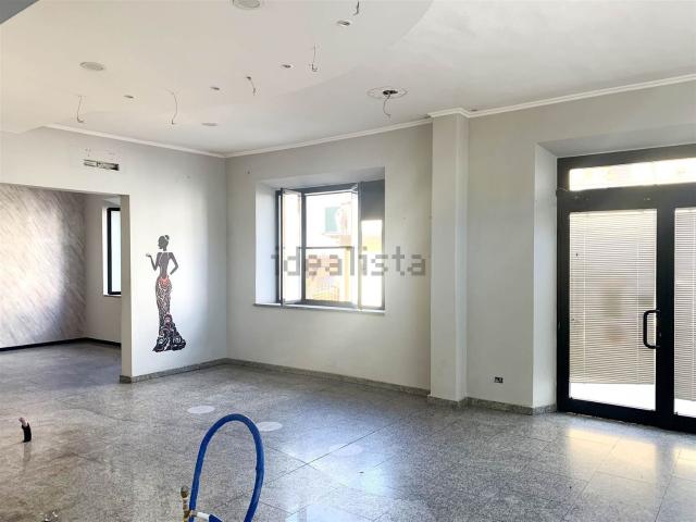 Locale in vendita di 155 m² in Via Livornese