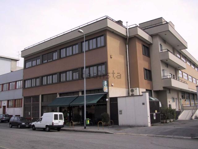 Locale in vendita di 200 m² in Via Privata Don Bartolomeo Grazioli, 57