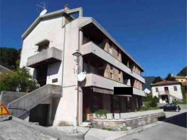 Locale in vendita di 155 m² in Via Rujo, 30