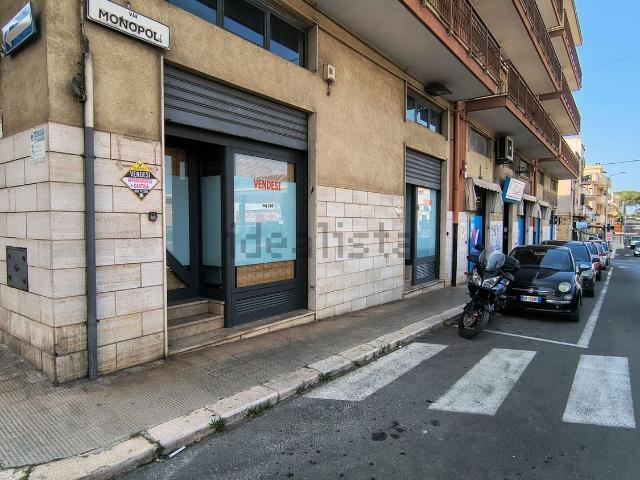 Locale in vendita di 156 m² in Via dell&apos  Olmo