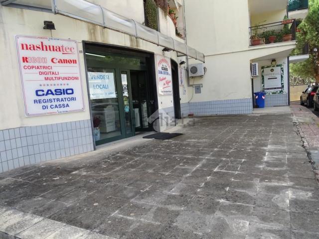 Locale in vendita di 156 m² in Via Monte Sant&apos  Angelo, 1