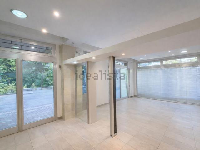 Locale in vendita di 156 m² in Via Paolo Poggi