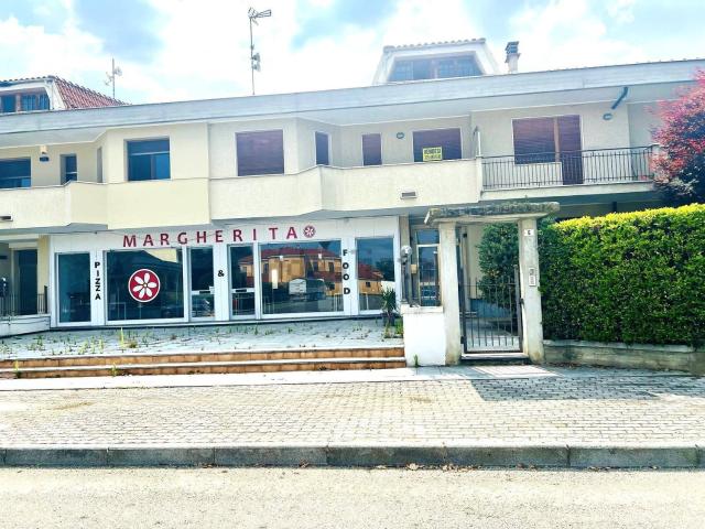 Locale in vendita di 156 m² in Piazza Caduti