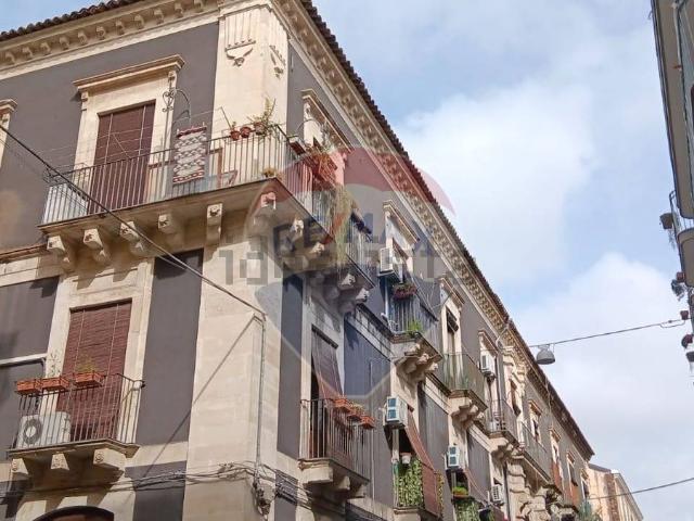 Locale in vendita di 157 m² in Via Santissima Trinità, 66