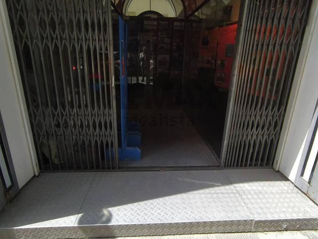 Locale in vendita di 157 m² in Via Roma, 29