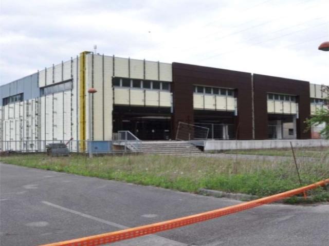Locale in vendita di 1583 m² in Frazione Lizzona