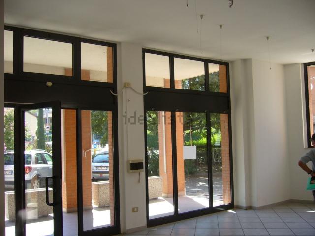 Locale in vendita di 158 m² in Via Cristoforo Colombo