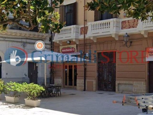Locale in vendita di 158 m² in Piazza Cairoli, 21