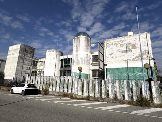 Locale in vendita di 1599 m² in Via Marconi, 82