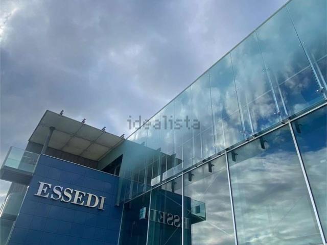 Locale in vendita di 1590 m²