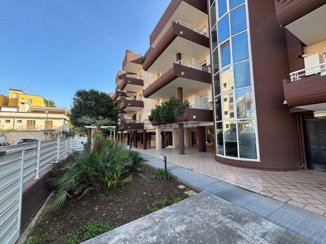Locale in vendita di 1591 m² in Via Vincenzo Roppo, 2