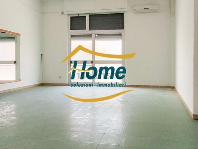 Locale in vendita di 159 m² in Via 4 Ottobre 1917, 79