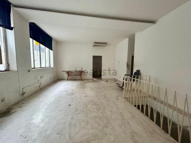 Locale in vendita di 159 m² in Via Savona, 4