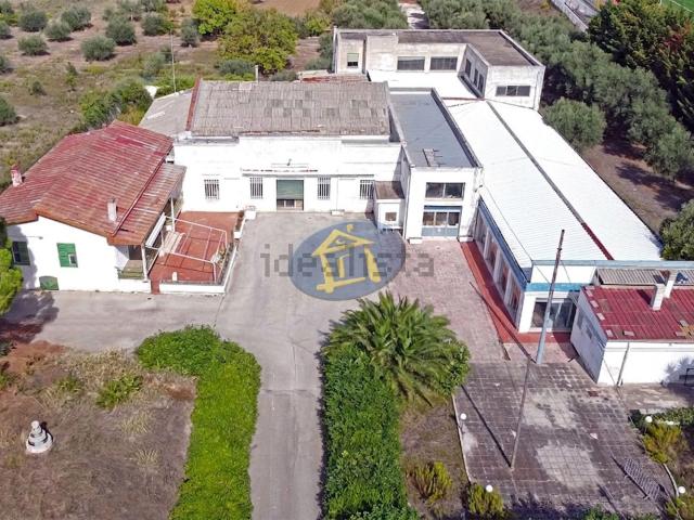 Locale in vendita di 1600 m² in Via Caduti di Tutte le Guerre