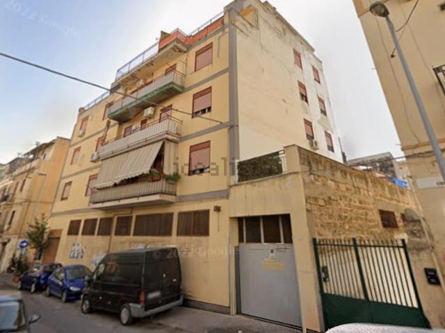 Locale in vendita di 1600 m² in Via Cipressi