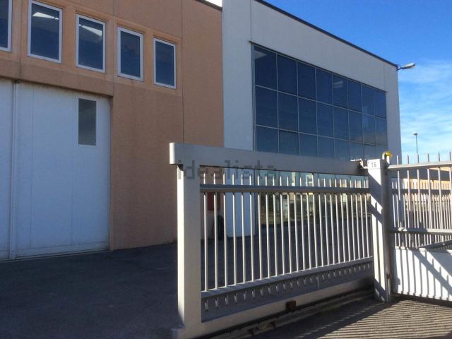Locale in vendita di 1600 m² in Via dell&apos Airone, 6