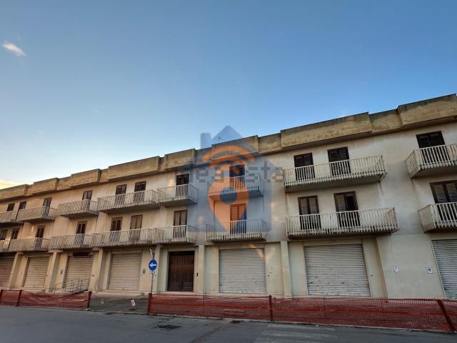 Locale in vendita di 1601 m² in Via G. Gentile, 45