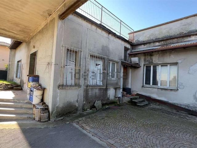 Locale in vendita di 160 m² in Via Capitano G. Savoia