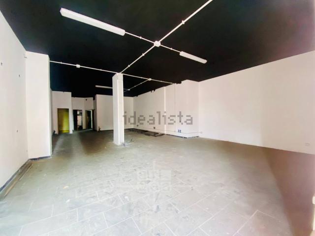 Locale in vendita di 160 m² in Via Amico Aspertini, 235
