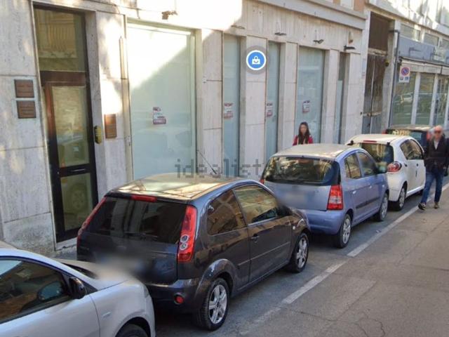 Locale in vendita di 160 m² in Via Antonio Lo Frasso