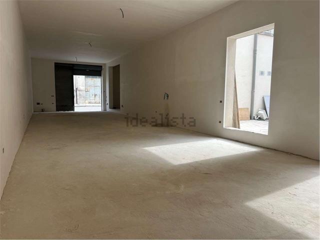Locale in vendita di 160 m² in Via Annibale Moles, 44