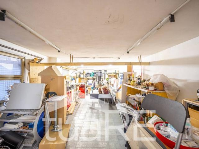 Locale in vendita di 160 m² in Via Baldo degli Ubaldi
