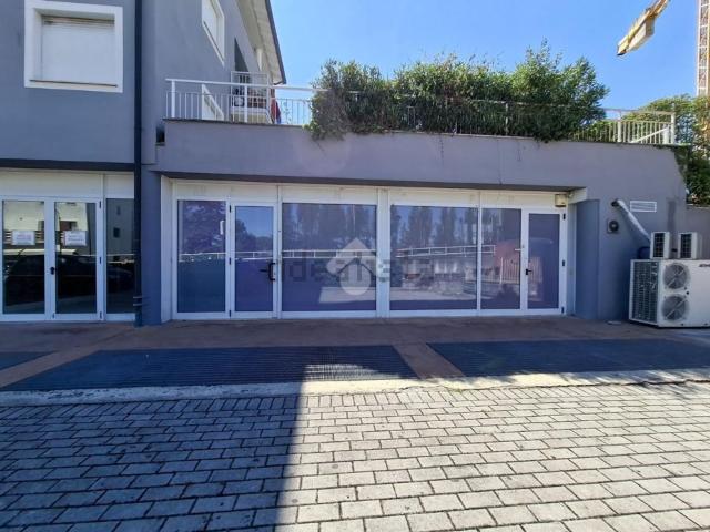 Locale in vendita di 160 m² in Via G. Marconi, 24