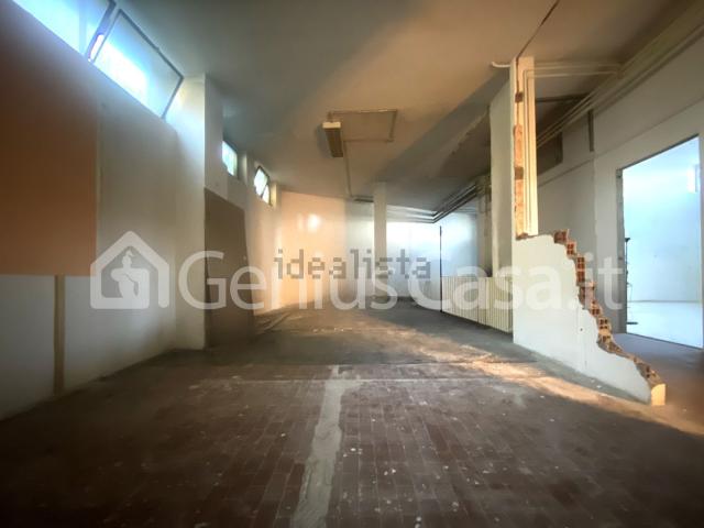 Locale in vendita di 160 m² in Via Giuseppe Garibaldi