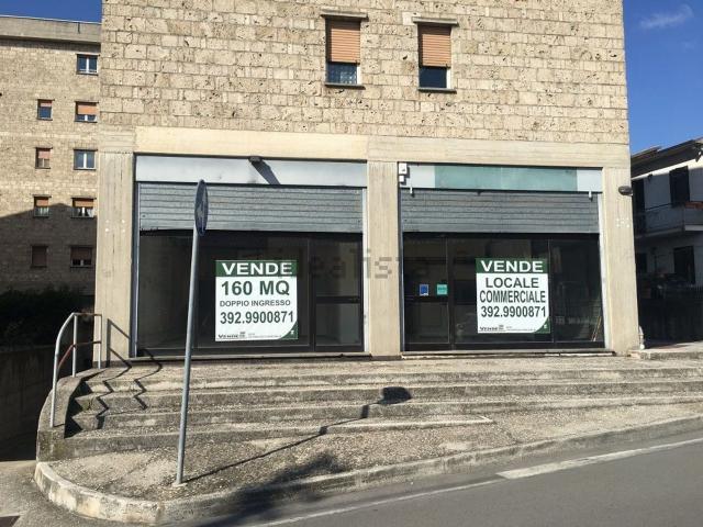 Locale in vendita di 160 m² in Via del Germano