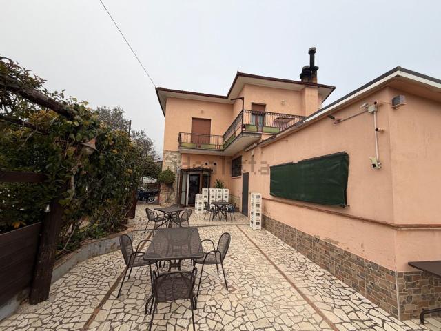 Locale in vendita di 160 m² in Via della Lince