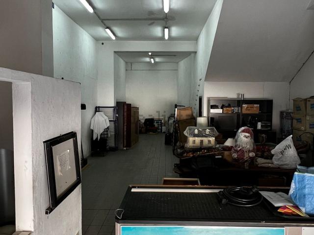 Locale in vendita di 160 m² in Via della Valle, 102