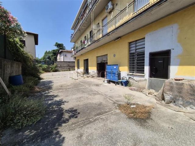 Locale in vendita di 160 m² in Via Eleonora Duse