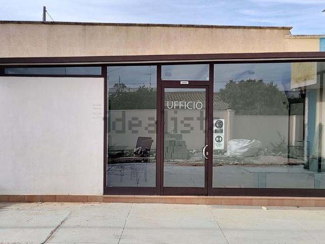 Locale in vendita di 160 m² in Via fellini