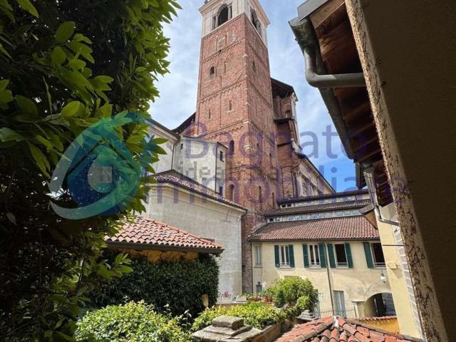 Locale in vendita di 160 m² in Via Fratelli Rosselli, 21