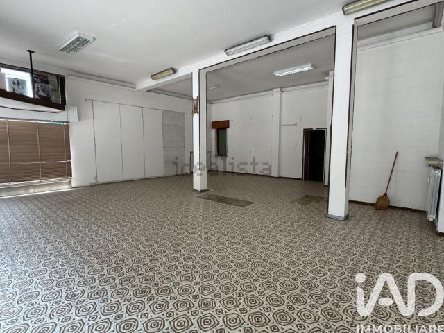 Locale in vendita di 160 m² in Via Osoppo