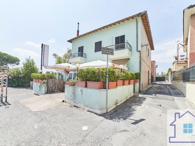 Locale in vendita di 160 m² in Via Nettunense